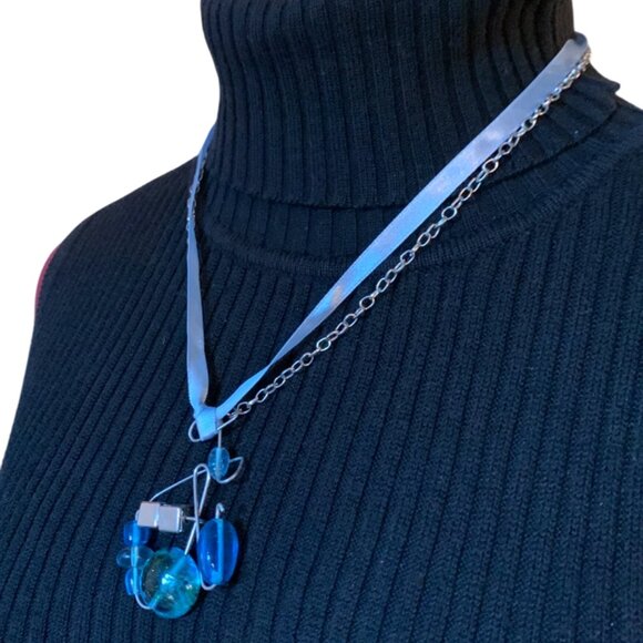 CREATION - Short Blue Wire Wrapped Pendant Necklace with ribbon & chain - Picture 3 of 5